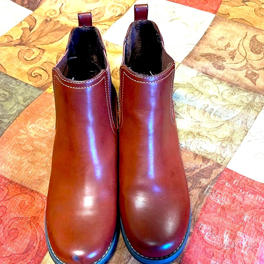 NWOT Eastland brown booties. Size 9